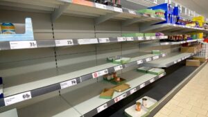 Порожні полиці замість улюблених продуктів у Німеччині