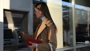 Зарплата 2230 євро брутто в Німеччині. Ось скільки від мінімальної зарплати 2025 року залишається на руки