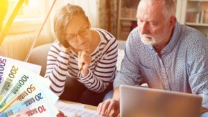 Скільки реально залишається від пенсії у 1500 євро після податків і внесків?