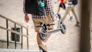 Нові правила для власників електросамокатів. Уряд посилює вимоги
