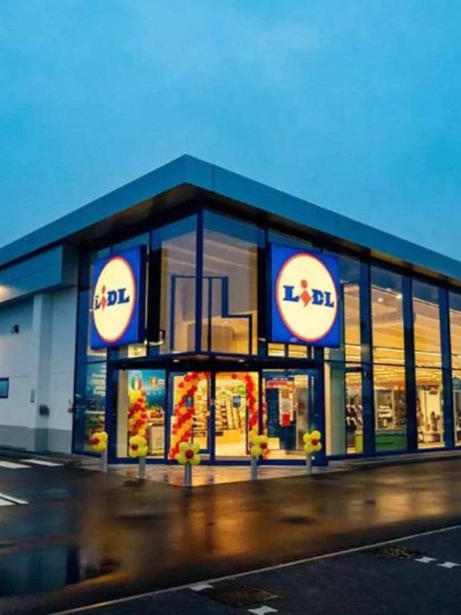 Колишні працівники розкривають маркетингові трюки Lidl: ті, хто їх знає, економлять багато грошей 3 Колишні працівники розкривають маркетингові трюки Lidl: ті, хто їх знає, економлять багато грошей. На фото: фасад будівлі супермаркету Lidl.